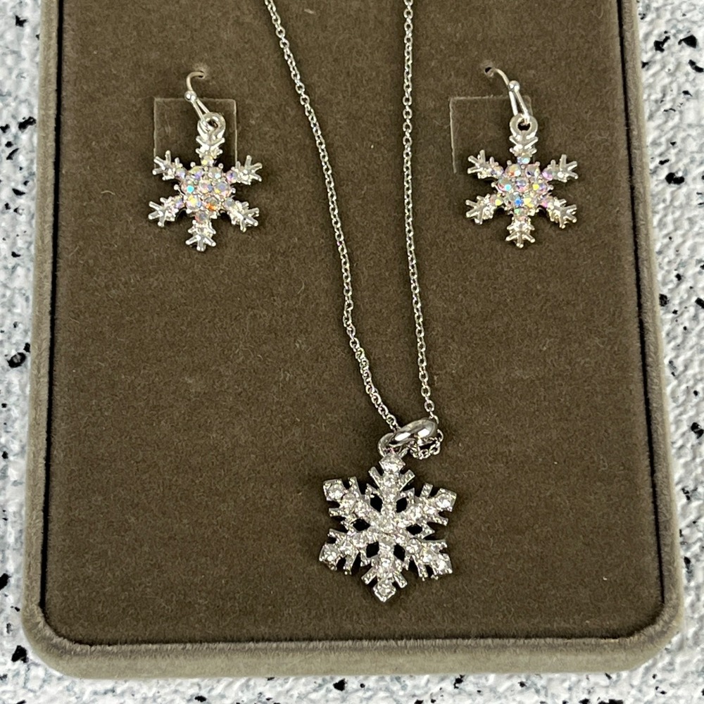 Nolan Miller Glamour Collection Snowflake‎ Earrings and Necklace Set Silver Tone